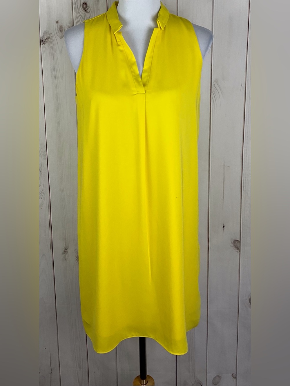 Naked Zebra Women’s Yellow Split V-Neck Sleeveless Lined Shift Dress Size S